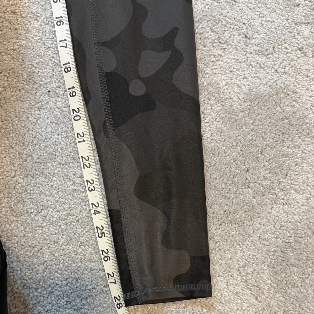 ALO Yoga Leggings - Black Camo